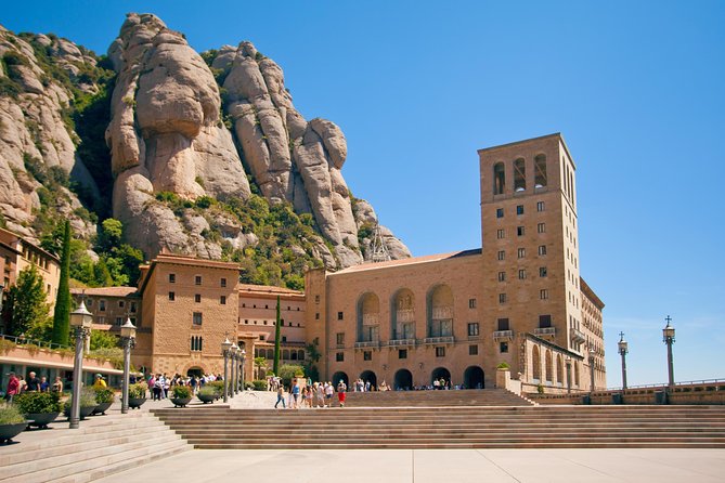 Barcelona Highlights & Montserrat With Port or Hotel Pick up