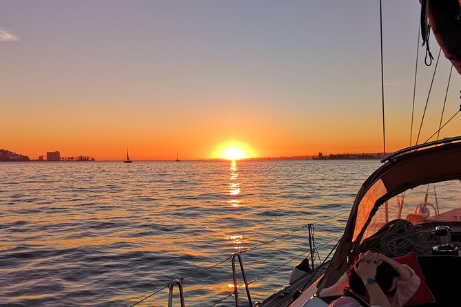 Lisbon Sunset Sailing Tour on Luxury Sailing Yacht With 2 Drinks - Yacht Features