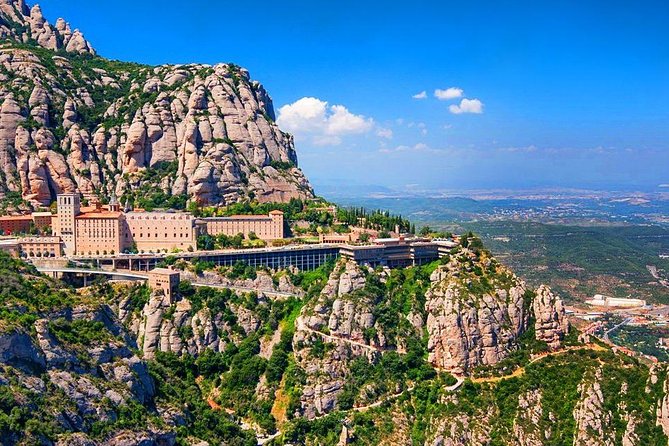 Sagrada Familia & Montserrat Small Group Tour With Hotel Pick-Up - Group Size and Guide Details