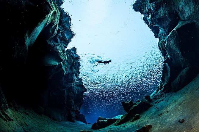 Silfra: Snorkeling Between Tectonic Plates – Meet on Location
