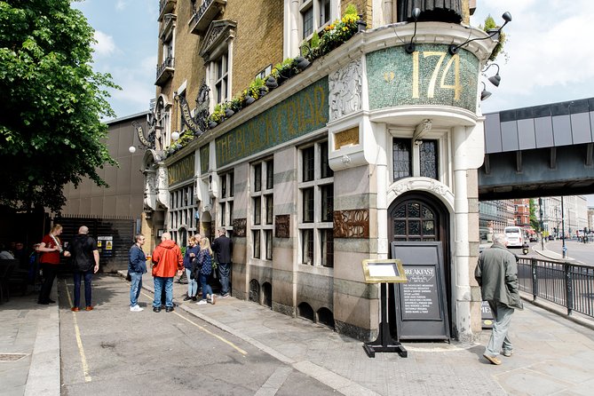 Small-Group Tour: Historical Pub Walking Tour of London