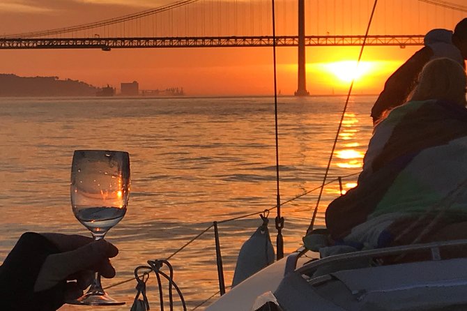 2 Hour Lisbon Sunset and Wine Sailing Tour - Key Points