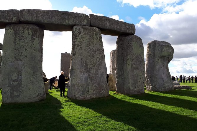Inner Circle Access of Stonehenge Including Bath and Lacock Day Tour From London - Tour Itinerary