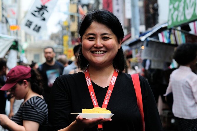 Tokyo: Discover Tsukiji Fish Market With Food and Drink Samples - Sampling Japanese Snacks and Sushi