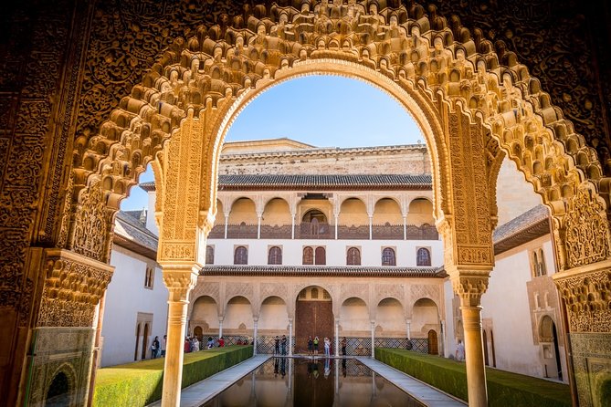 Alhambra: Small Group Tour With Local Guide & Admission - Additional Information & Accessibility