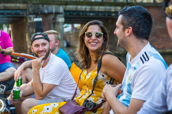 Amsterdam 1-Hour Canal Cruise With Live Guide - Guides Cultural Commentary