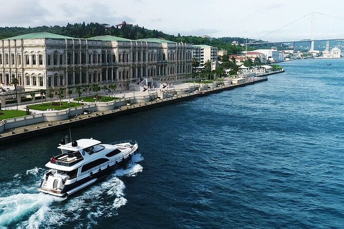 Bosphorus Yacht Cruise With Stopover on the Asian Side - (Morning or Afternoon) - Onboard Amenities