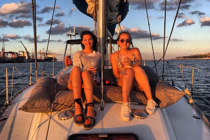 Lisbon Sunset Sailing Tour With White or Rosé Wine and Snacks - Customer Reviews