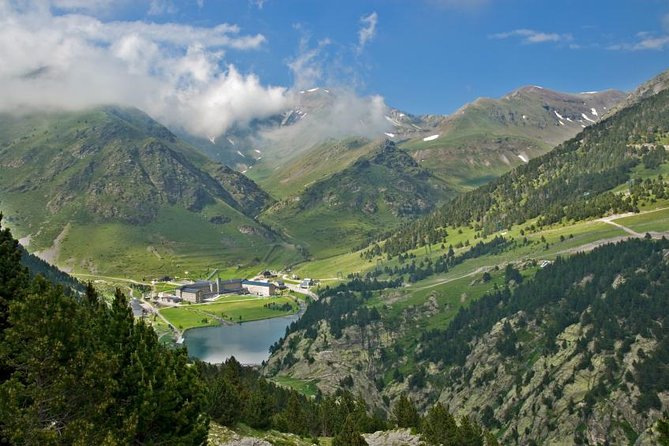 Pyrenees & Medieval Towns Small Group Tour From Barcelona - Meeting and Pickup Information