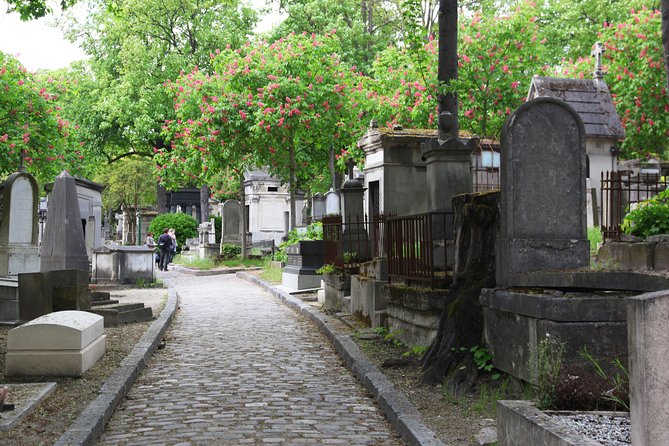Famous Graves of Père Lachaise Cemetery Guided Tour - Meeting and End Points