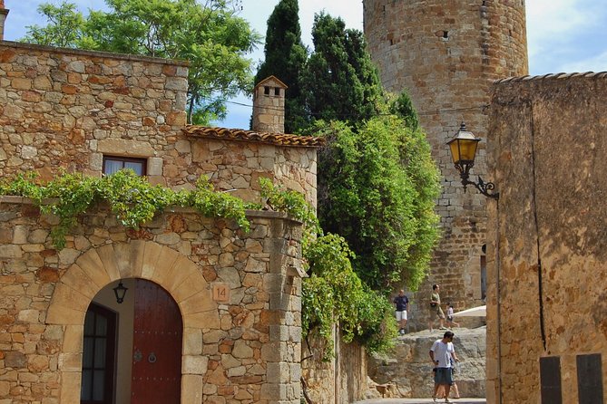 Girona & Costa Brava Small-Group Tour With Pickup From Barcelona - Professional Guided Tours