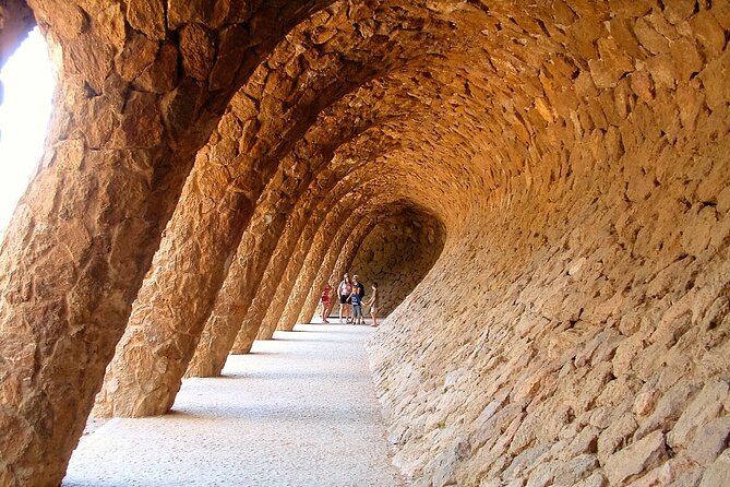 Barcelona in 1 Day: Sagrada Familia, Park Guell,Old Town & Pickup - Additional Stops and Sights
