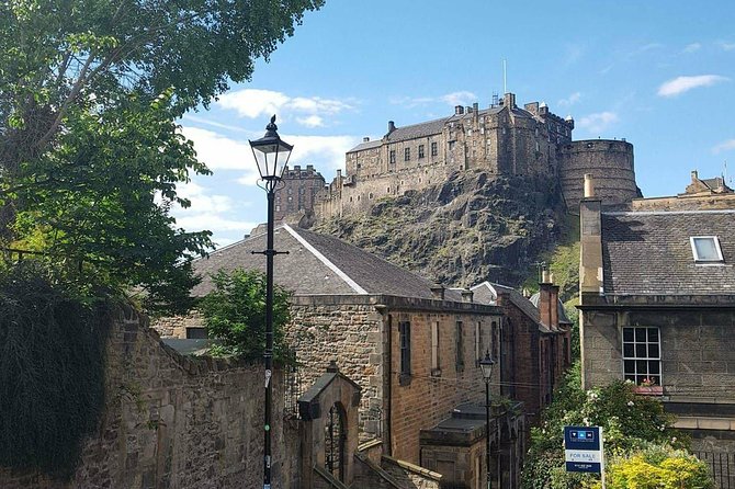 Edinburgh Castle Guided Walking Tour in English - Meeting Point