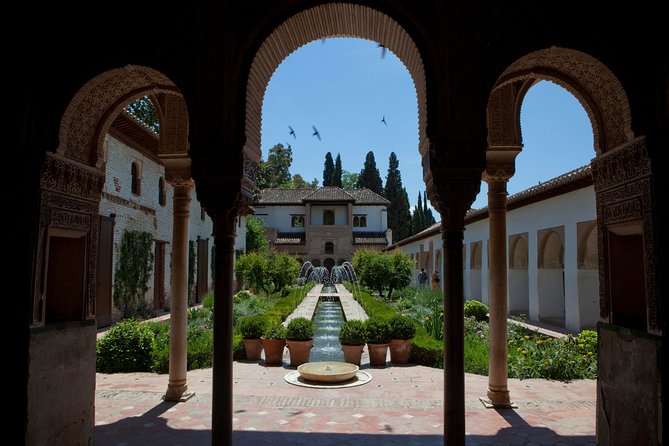 Alhambra: Small Group Tour With Local Guide & Admission - Recap