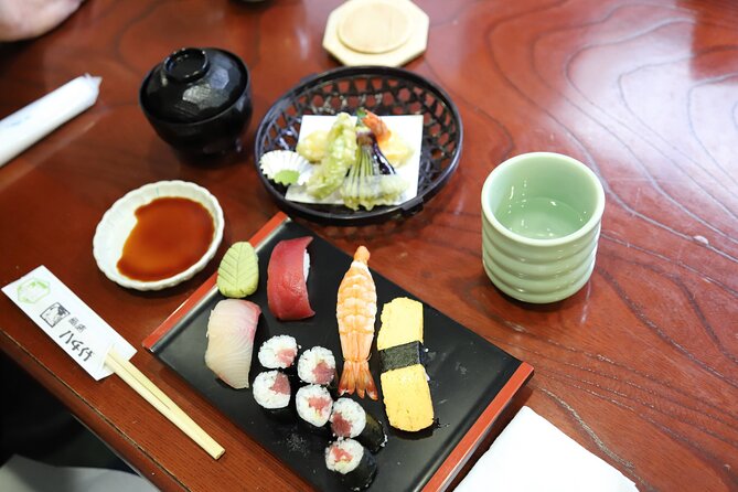 Tsukiji Fish Market Visit and Sushi Making Experience - Seafood Market Insights