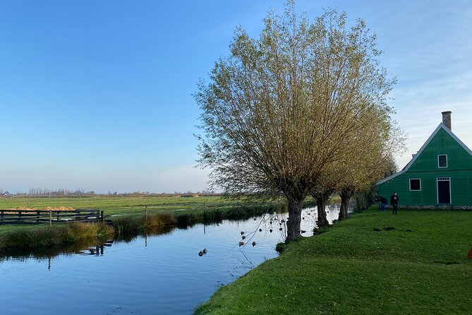 Giethoorn, Afsluitdijk, Zaanse Schans Day Tour Mini VIP Bus Incl. Hotel Pick Up - Minimum Traveler Requirement