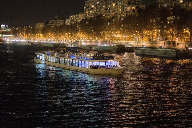 Paris Gourmet Dinner Seine River Cruise With Singer and DJ Set - Customer Experiences