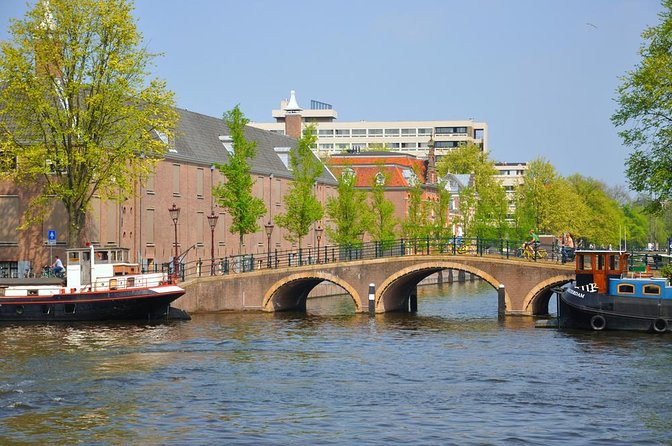 Amsterdam Classic Boat Cruise With Live Guide, Drinks and Cheese - Key Points