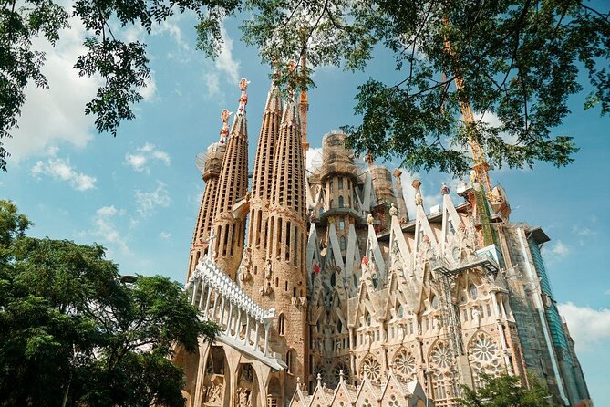 Barcelona in 1 Day: Sagrada Familia, Park Guell,Old Town & Pickup - Key Points