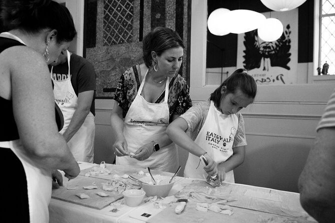 Rome: Fettuccine Pasta Class With Chef in the Heart of Trastevere - Key Points