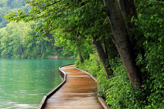 Slovenia in One Day: Lake Bled, Postojna Cave and Predjama Castle - Key Points