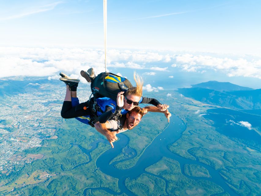 Cairns: Tandem Skydive From 15,000 Feet