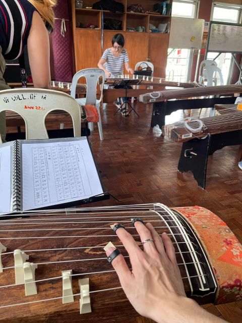 Experiential Lesson of the Japanese Instrument Koto