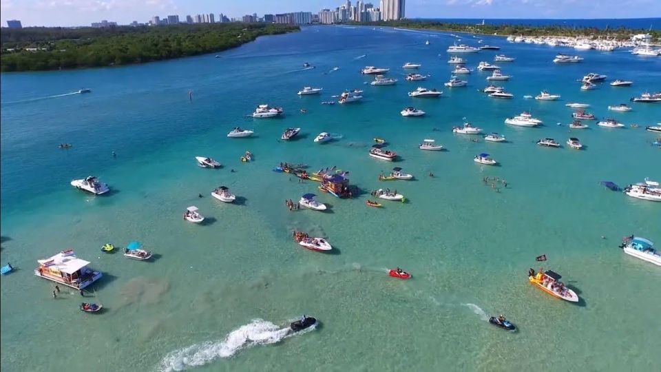 Fort Lauderdale: 11 People Private Boat Rental