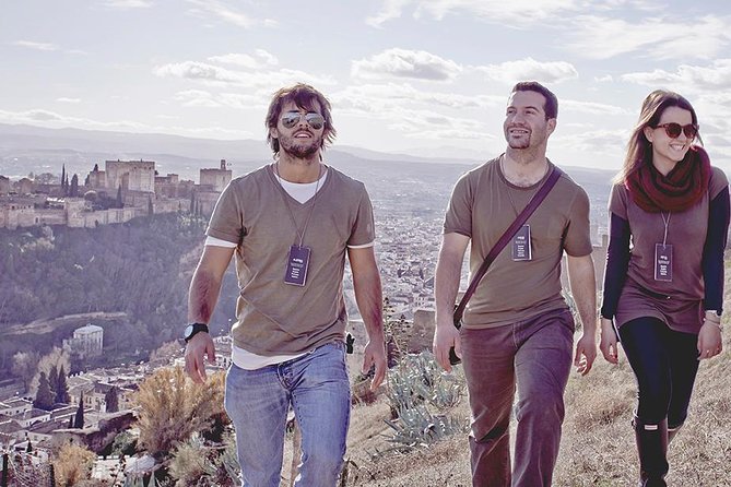 Granadas Hidden Treasures: Albayzin and Sacromonte Walking Tour