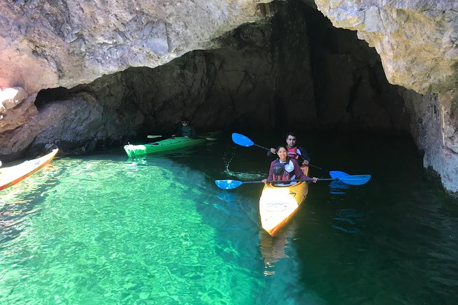 Half-Day Emerald Cove Kayak Tour With Optional Hotel Pickup