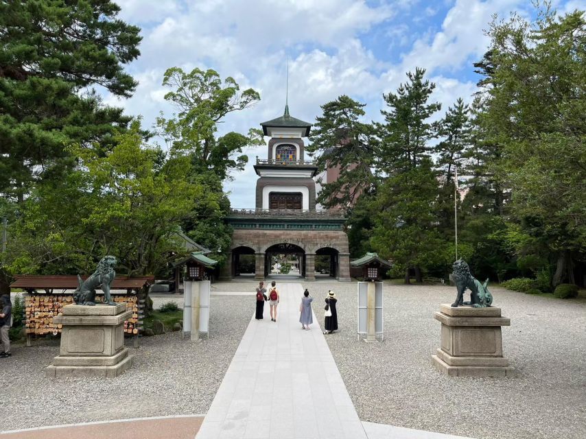 Kanazawa: Samurai, Matcha, Gardens and Geisha Full-Day Tour - Exploring Nagamachi Samurai District