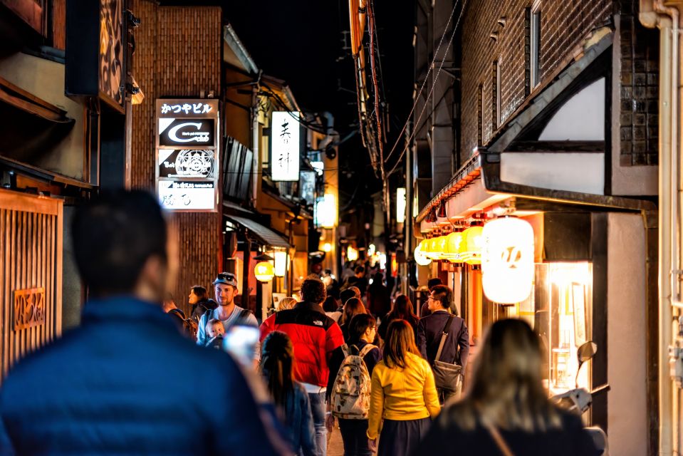 Kyoto: Gion District Guided Walking Tour at Night With Snack - Tour Overview