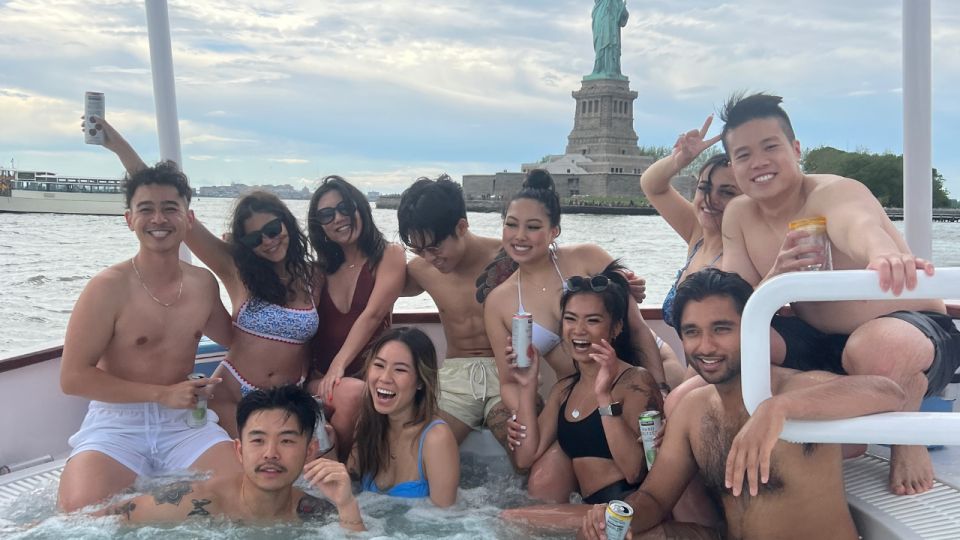 New York: NYC Hot Tub Boat Tour