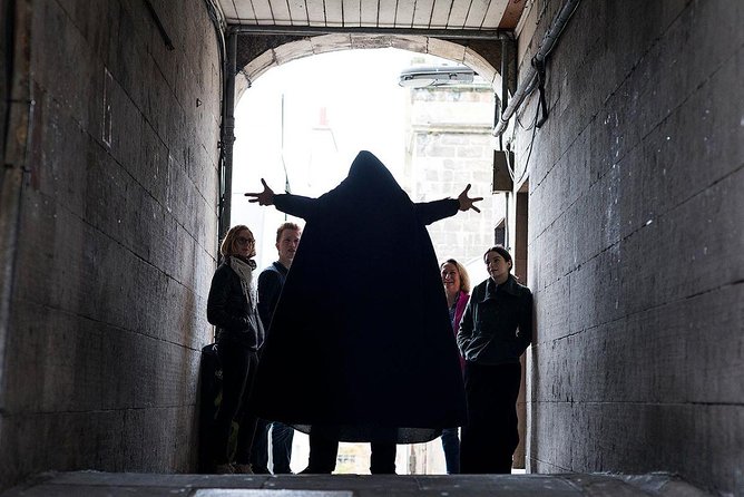 Small Group Ghost Tour Incl. Underground Vaults & Free Drink in Meggets Cellar