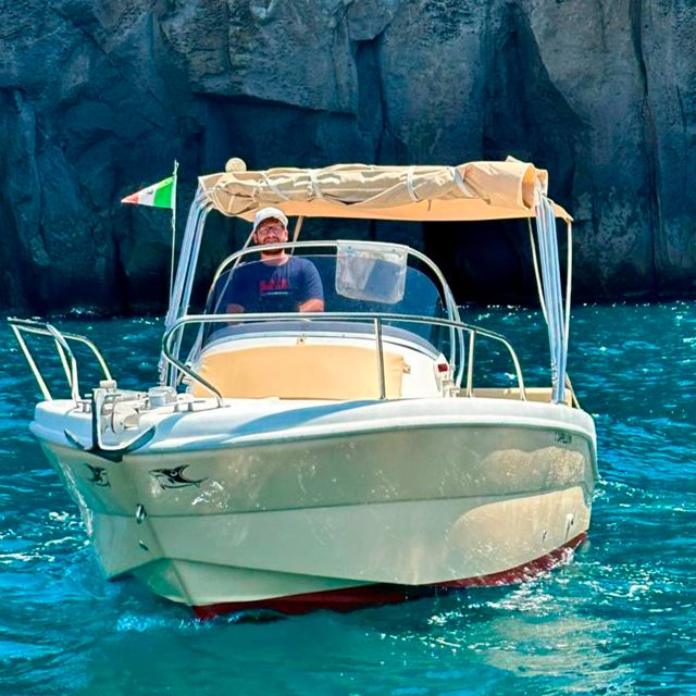 Sorrento: Boat Tour to Capri on Saver 21ft