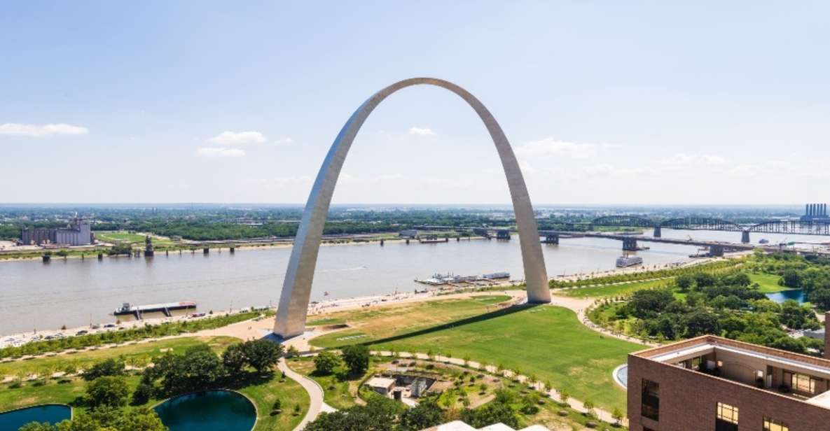 St. Louis: Guided Tour With Boat Cruise and Helicopter Ride