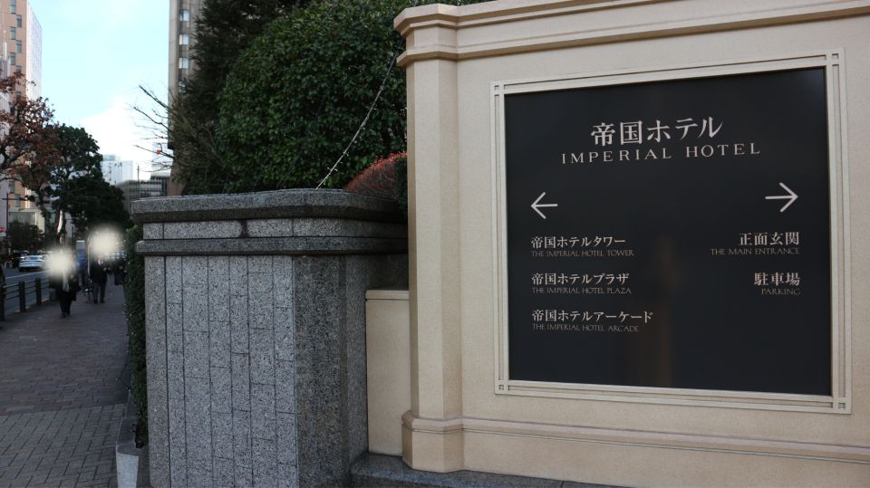 Tokyo : Imperial Palace and Hibiya District Walking Tour - Tour Details