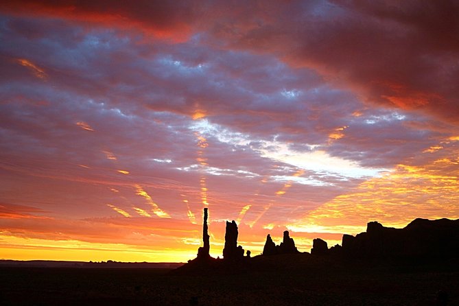 3.0 Hours of Monument Valleys Sunrise or Sunset 4×4 Tour - Customized Itineraries