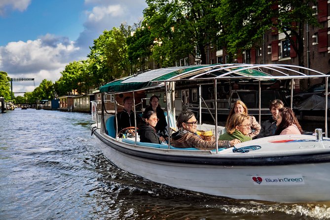 Amsterdam 90-Minute Private Family Canal Cruise - Meeting Location and Accessibility