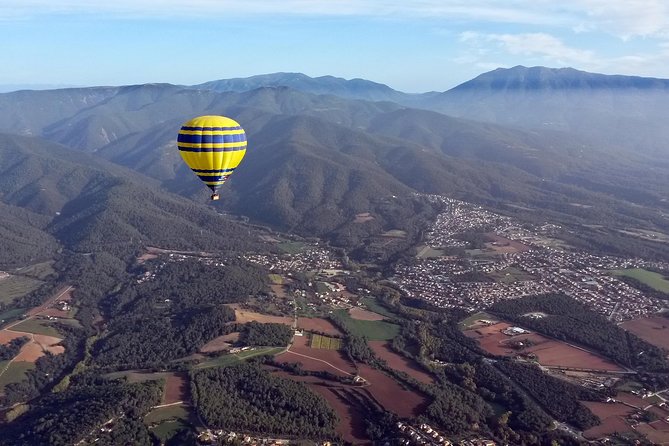 Balloon Ride Over Catalonia With Optional Pick-Up From Barcelona - Inclusions and Exclusivity on Board