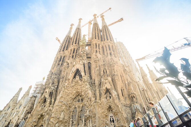 Barcelona Gaudi and Sagrada Familia Tour - Iconic Gaudi Buildings