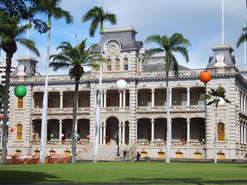 Christmas Tales in Honolulu – Walking Tour - Grandeur of Aliiolani Hale