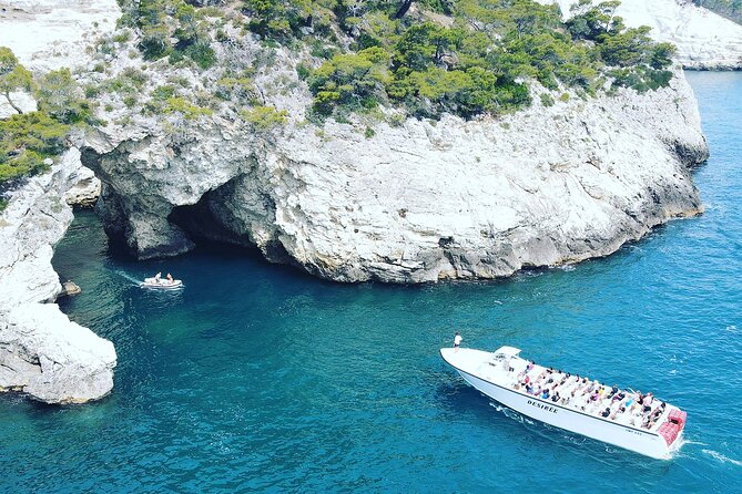 Desirèe Experience. Visit of the Marine Caves of Vieste - Boat Tour Highlights