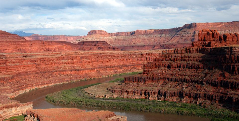 From Moab: Canyonlands 4x4 Drive and Colorado River Rafting - Off-road Adventure on White Rim Trail