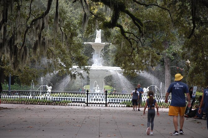Heart of Savannah History Walking Tour - 2hr - Insiders Look at Savannah