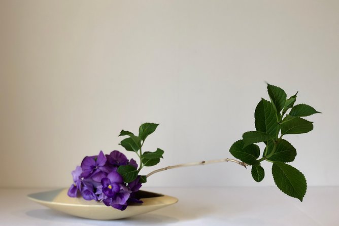 IKEBANA Experience - Exploring the Art of Flower Arrangement