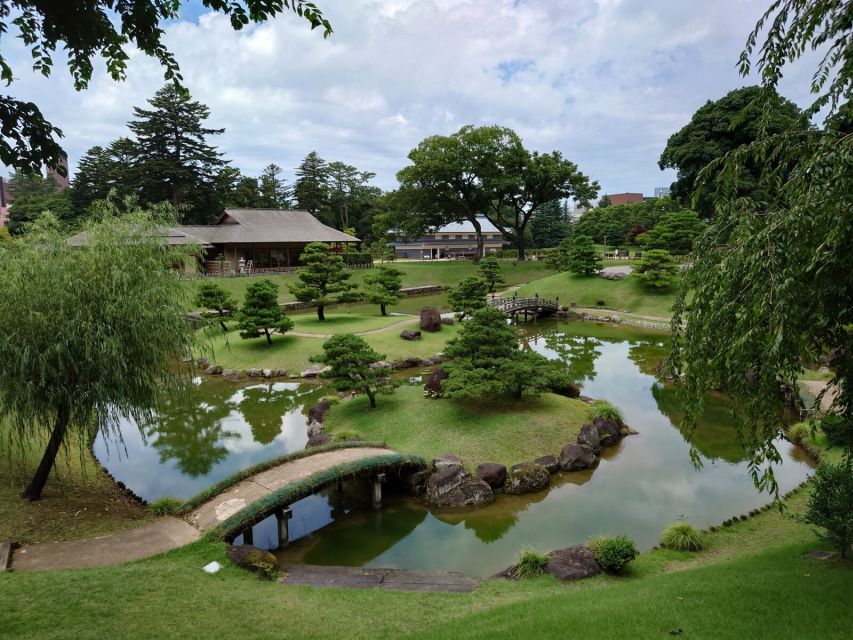 Kanazawa: Samurai, Matcha, Gardens and Geisha Full-Day Tour - Visiting Oyama Shrine