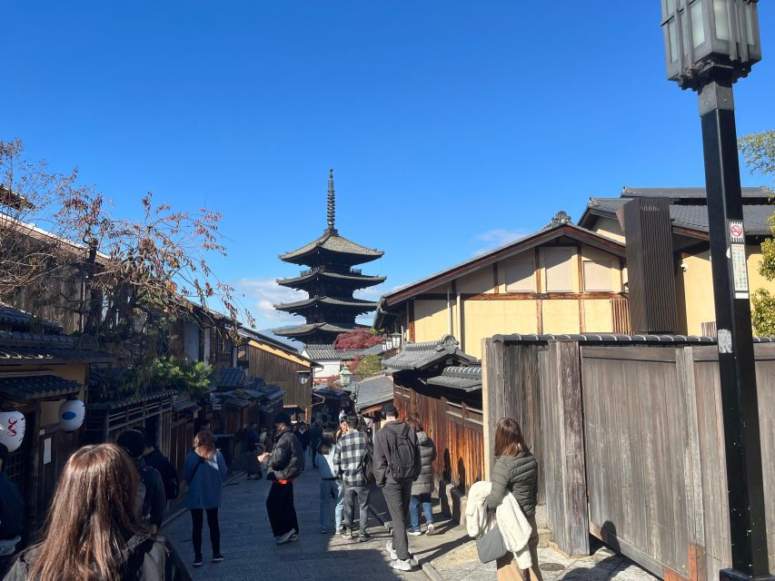 Kyoto: Half-Day Private Guided Tour to the Old Town of Gion - Wandering Through Gions Shops