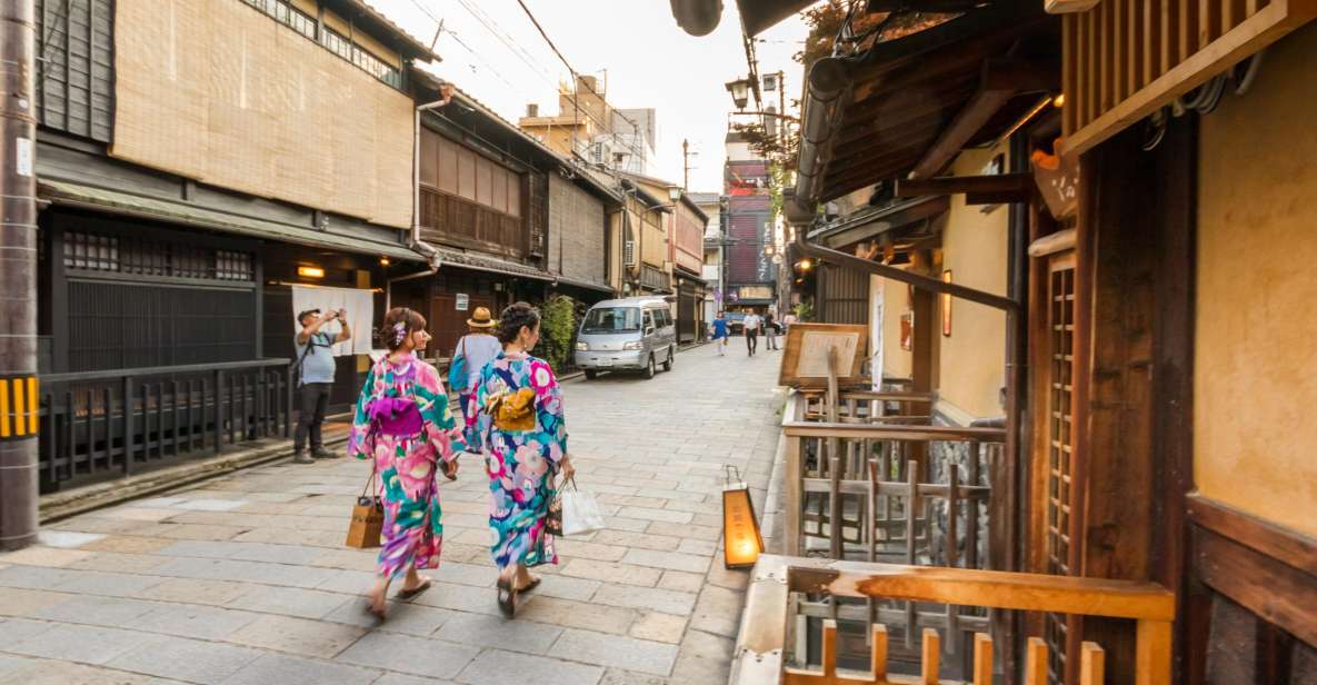 Night Walk in Gion: Kyotos Geisha District - Discovering Geishas Captivating Culture