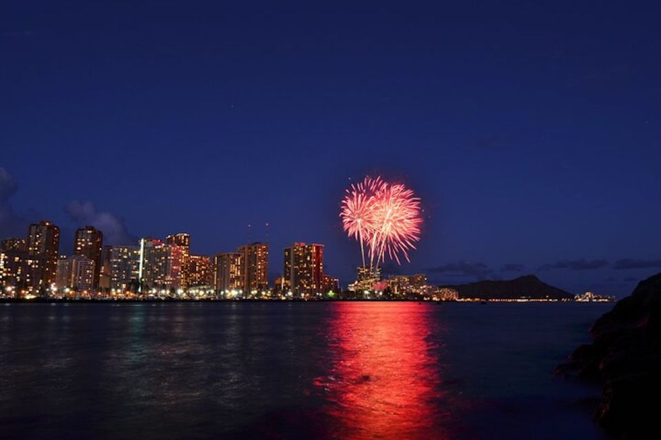Oahu: Waikiki Fireworks Sail - Activity Description